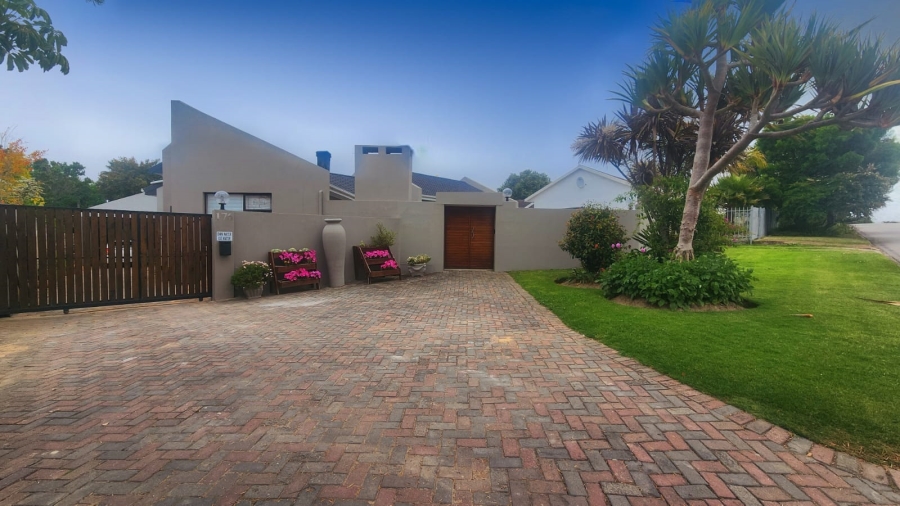 To Let 3 Bedroom Property for Rent in Loerie Park Western Cape